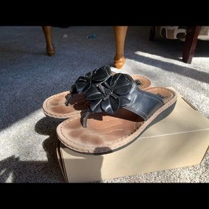 Clark’s sandal size 9
